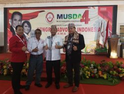 Edy Torana SH MH M.Kn CLA Dianugerahi Tamu Kehormatan oleh Ketua DPD Kongres Advokat Indonesia Jawa Timur